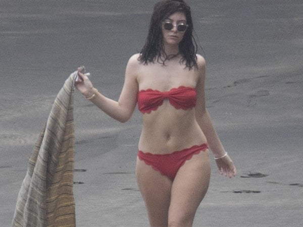 Demi Lovato Naked Pictures Countdown
